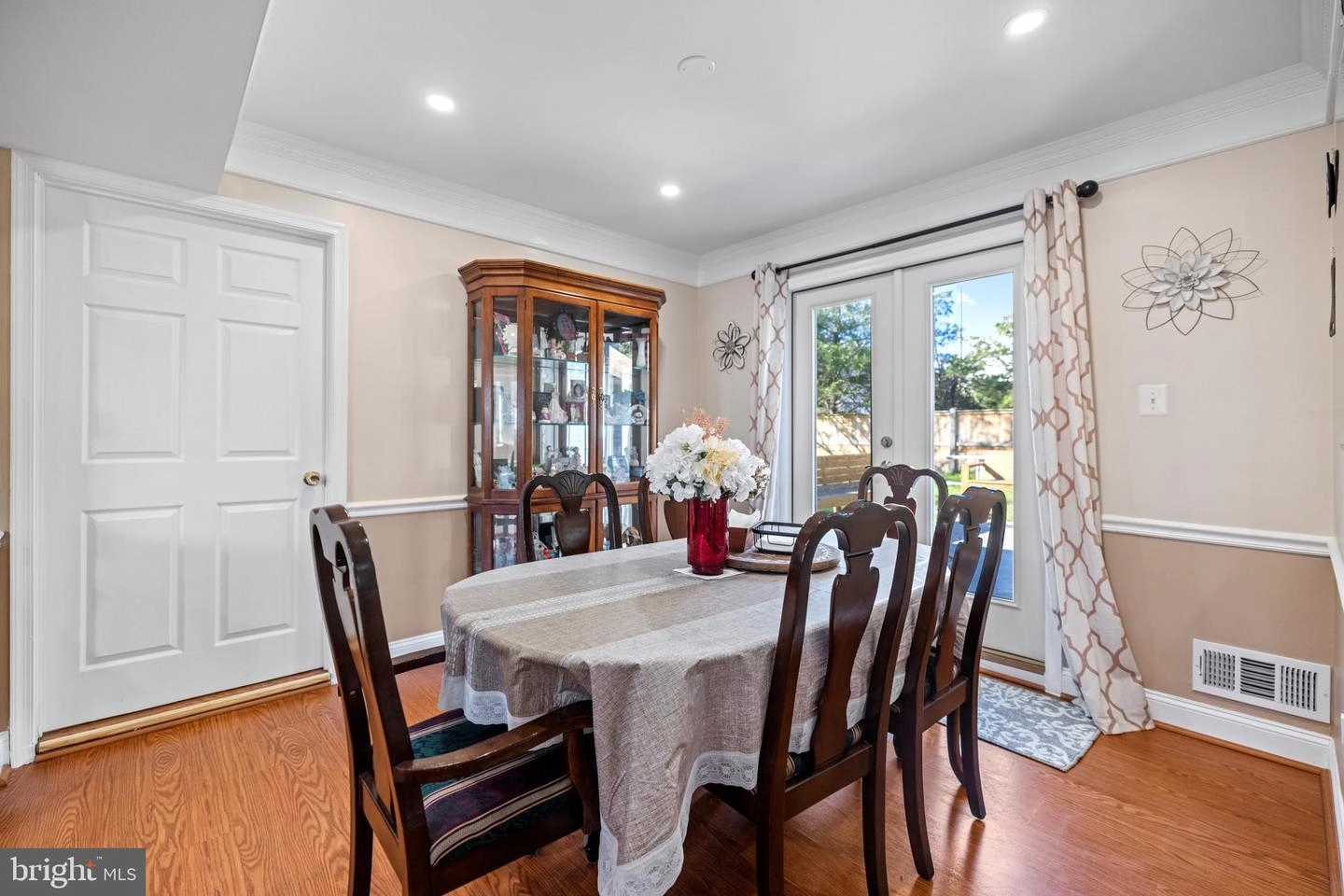 7319 Beverly Park Dr, Springfield, VA 22150 photo 12