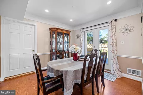 7319 Beverly Park Dr, Springfield, VA 22150 photo 12