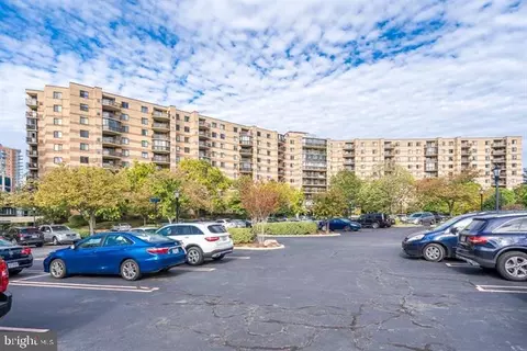 8370 Greensboro Dr #110, Mclean, VA 22102
