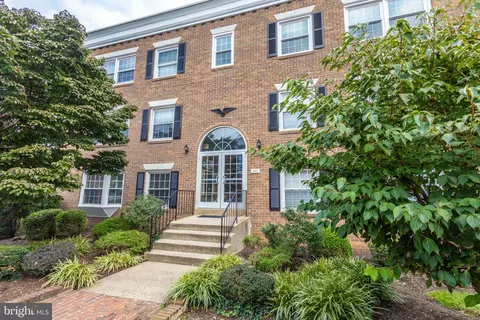 100 Church St NW #201A, Vienna, VA 22180