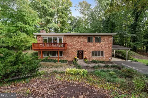 5209 Redwing Dr, Alexandria, VA 22312