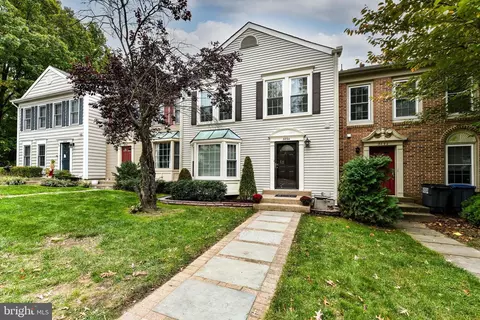 3894 Mohr Oak Ct, Fairfax, VA 22033