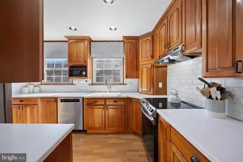 8522 Westover Ct, Springfield, VA 22152 photo 12