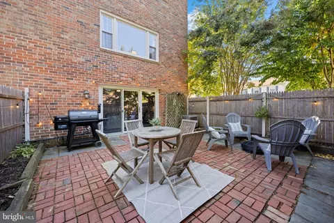 8522 Westover Ct, Springfield, VA 22152 photo 6