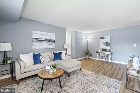 6435 Richmond Hwy #203, Alexandria, VA 22306