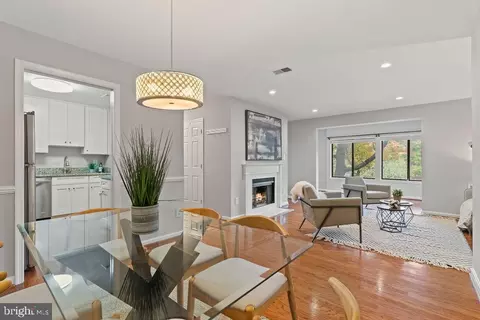 2811 Lee Oaks Ct #203, Falls Church, VA 22046