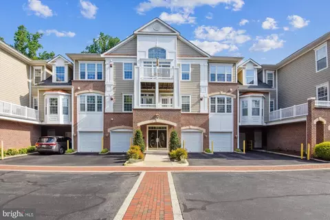 7871 Rolling Woods Ct #408, Springfield, VA 22152