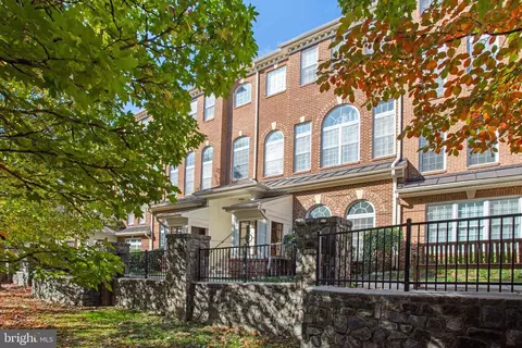 4461 B Beacon Grove Cir, Fairfax, VA 22033