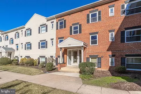 3041 Patrick Henry Dr #3041-1, Falls Church, VA 22044