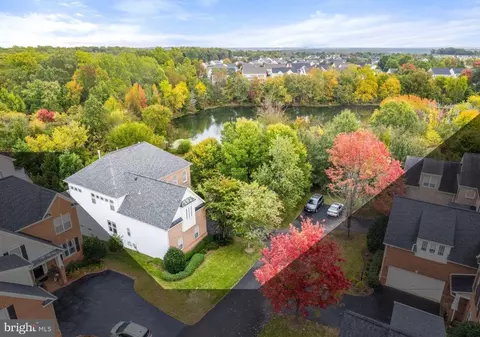 8713 Flowering Dogwood Ln, Lorton, VA 22079