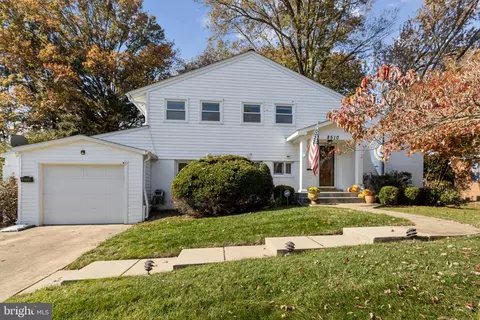 8510 Crown Pl, Alexandria, VA 22308