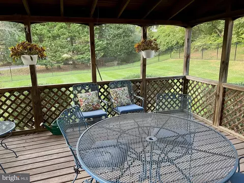 8412 Holly Leaf Dr, Mclean, VA 22102 photo 4