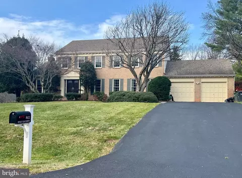 8412 Holly Leaf Dr, Mclean, VA 22102