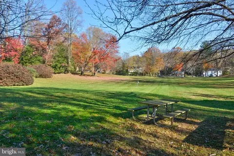 8412 Holly Leaf Dr, Mclean, VA 22102 photo 13