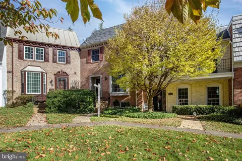 6804 Melrose Dr, Mclean, VA 22101 photo 3