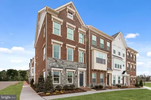 5218 Ridgeview Retreat Dr, Chantilly, VA 20151