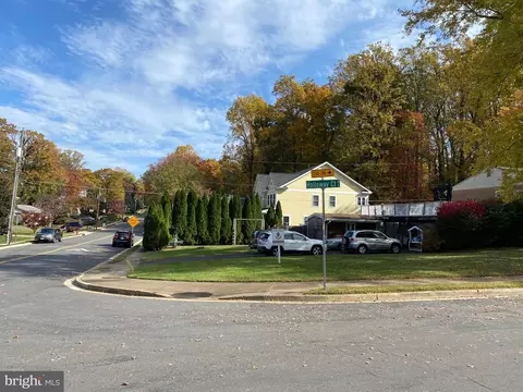 401 NE Holloway Ct, Vienna, VA 22180