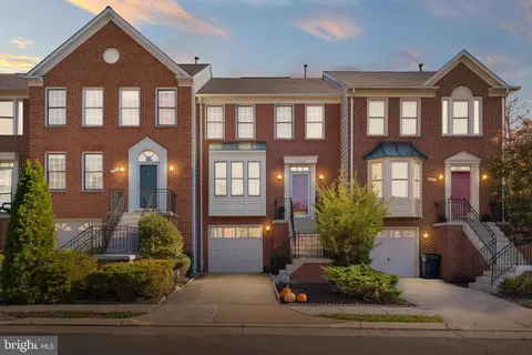 12762 Dogwood Hills Ln, Fairfax, VA 22033