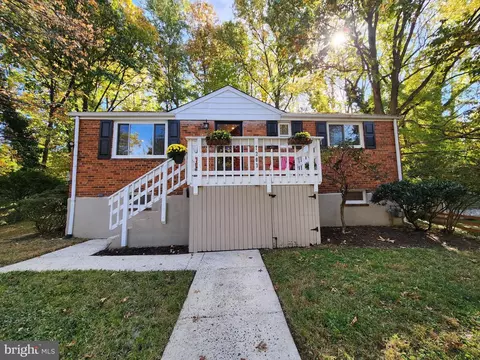 7203 Arthur Dr, Falls Church, VA 22046