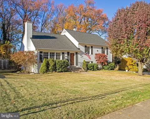 1306 Wake Forest Dr, Alexandria, VA 22307