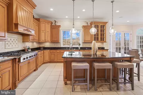 843 Alvermar Ridge Dr, Mclean, VA 22102 photo 12