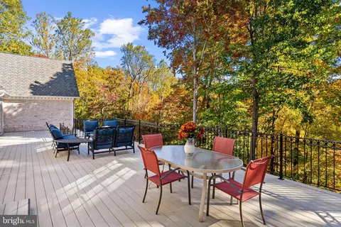 843 Alvermar Ridge Dr, Mclean, VA 22102 photo 15