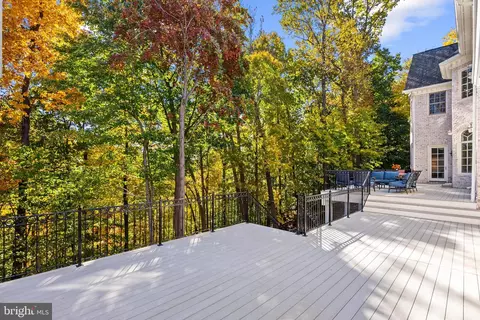843 Alvermar Ridge Dr, Mclean, VA 22102 photo 16