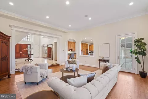 843 Alvermar Ridge Dr, Mclean, VA 22102 photo 10