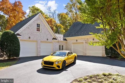843 Alvermar Ridge Dr, Mclean, VA 22102 photo 3