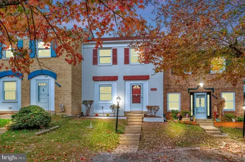 6276 Paddington Ln, Centreville, VA 20120