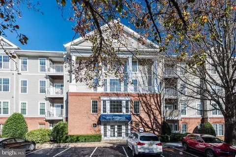6990 Falls Reach Dr #406, Falls Church, VA 22043