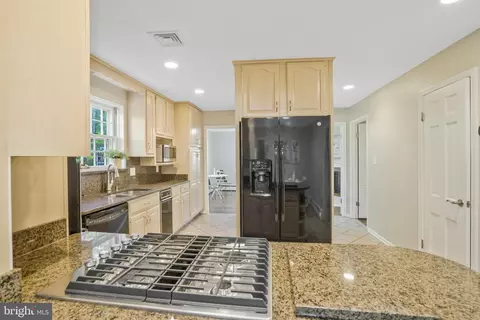 6011 Claiborne Dr, Mclean, VA 22101 photo 12