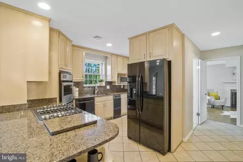6011 Claiborne Dr, Mclean, VA 22101 photo 11
