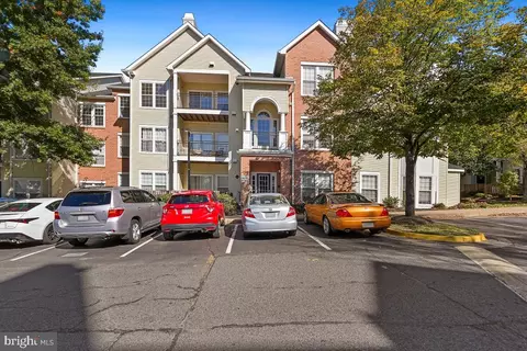 4140 Fountainside Ln #D301, Fairfax, VA 22030
