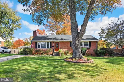 5310 Pillow Ln, Springfield, VA 22151