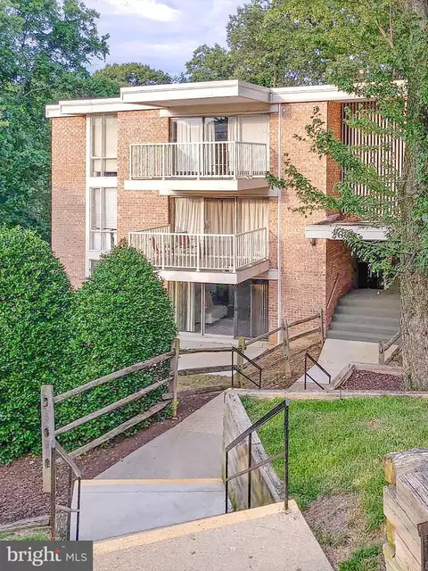 2616 Fort Farnsworth #244, Alexandria, VA 22303
