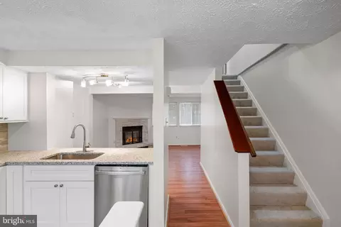 8408 Cedar Falls Ct, Springfield, VA 22153 photo 4