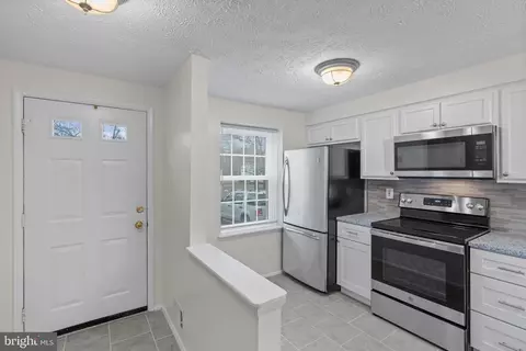 8408 Cedar Falls Ct, Springfield, VA 22153 photo 3