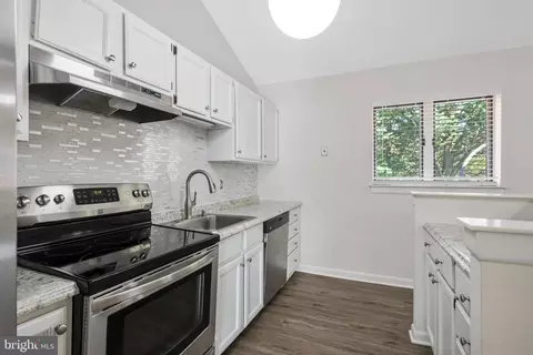 6118 Lee Brooke Pl, Springfield, VA 22152 photo 4
