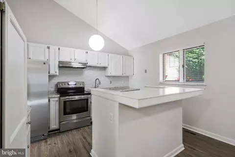 6118 Lee Brooke Pl, Springfield, VA 22152 photo 3