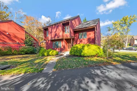 6118 Lee Brooke Pl, Springfield, VA 22152 photo 2