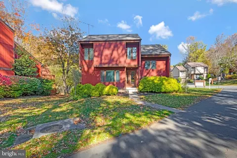 6118 Lee Brooke Pl, Springfield, VA 22152