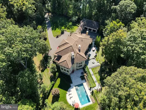 906 Turkey Run Rd, Mclean, VA 22101 photo 3