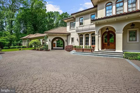 906 Turkey Run Rd, Mclean, VA 22101 photo 4