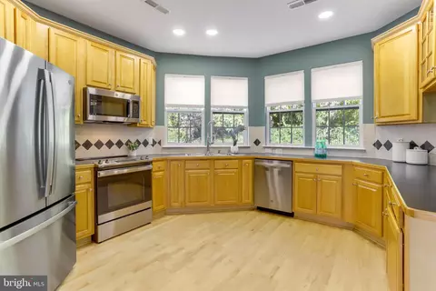 6448 Sutcliffe Dr, Alexandria, VA 22315