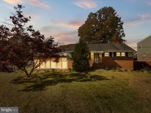 7320 Fairchild Dr, Alexandria, VA 22306