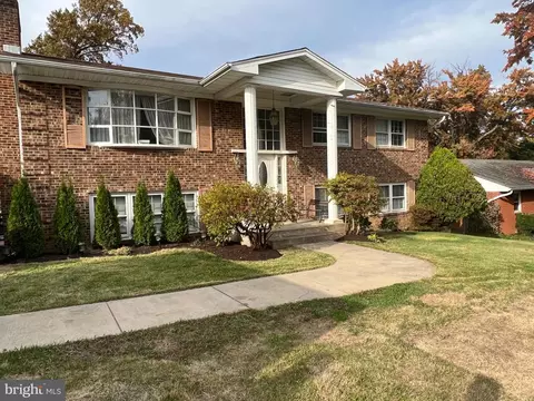6726 Haycock Rd, Falls Church, VA 22043
