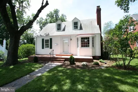 2916 Meadow Ln, Falls Church, VA 22042
