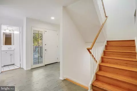 11531 Links Dr, Reston, VA 20190 photo 6