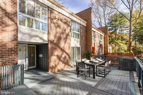 11531 Links Dr, Reston, VA 20190 photo 3
